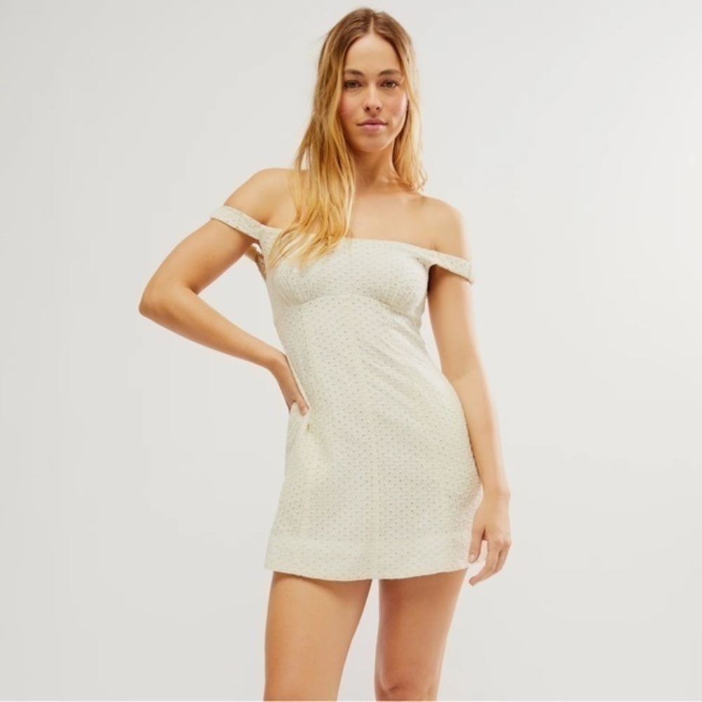 FREE PEOPLE S Berry Kiss Eyelet Off-Shoulder Mini Dress NWT